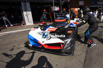 2024-05-11 - 20 VAN DER LINDE Sheldon (zaf), FRIJNS Robin (nld), RAST René (ger), BMW M Team WRT, BMW Hybrid V8 #20, Hypercar, pit stop during the 2024 TotalEnergies 6 Hours of Spa-Francorchamps, 3rd round of the 2024 FIA World Endurance Championship, from May 8 to 11, 2024 on the Circuit de Spa-Francorchamps in Stavelot, Belgium - FIA WEC - 6 HOURS OF SPA-FRANCORCHAMPS 2024 - ENDURANCE - MOTORS