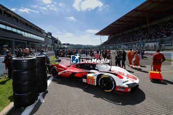 2024-05-11 - 06 ESTRE Kevin (fra), LOTTERER André (ger), VANTHOOR Laurens (bel), Porsche Penske Motorsport, Porsche 963 #06, Hypercar, grille de depart, starting grid, during the 2024 TotalEnergies 6 Hours of Spa-Francorchamps, 3rd round of the 2024 FIA World Endurance Championship, from May 8 to 11, 2024 on the Circuit de Spa-Francorchamps in Stavelot, Belgium - FIA WEC - 6 HOURS OF SPA-FRANCORCHAMPS 2024 - ENDURANCE - MOTORS