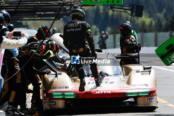 2024-05-11 - 12 STEVENS Will (gbr), ILOTT Callum (gbr), Hertz Team Jota, Porsche 963 #12, Hypercar, pitstop, arrêt aux stands during the 2024 TotalEnergies 6 Hours of Spa-Francorchamps, 3rd round of the 2024 FIA World Endurance Championship, from May 8 to 11, 2024 on the Circuit de Spa-Francorchamps in Stavelot, Belgium - FIA WEC - 6 HOURS OF SPA-FRANCORCHAMPS 2024 - ENDURANCE - MOTORS