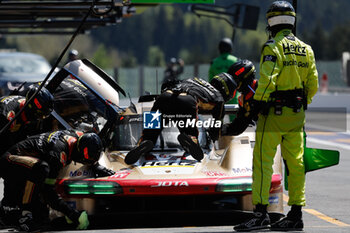 2024-05-11 - 12 STEVENS Will (gbr), ILOTT Callum (gbr), Hertz Team Jota, Porsche 963 #12, Hypercar, pitstop, arrêt aux stands during the 2024 TotalEnergies 6 Hours of Spa-Francorchamps, 3rd round of the 2024 FIA World Endurance Championship, from May 8 to 11, 2024 on the Circuit de Spa-Francorchamps in Stavelot, Belgium - FIA WEC - 6 HOURS OF SPA-FRANCORCHAMPS 2024 - ENDURANCE - MOTORS