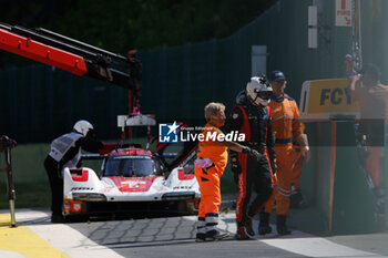 2024-05-11 - 05 CAMPBELL Matt (aus), CHRISTENSEN Michael (dnk), MAKOWIECKI Frédéric (fra), Porsche Penske Motorsport, Porsche 963 #05, Hypercar, action, crash, accident, during the 2024 TotalEnergies 6 Hours of Spa-Francorchamps, 3rd round of the 2024 FIA World Endurance Championship, from May 8 to 11, 2024 on the Circuit de Spa-Francorchamps in Stavelot, Belgium - FIA WEC - 6 HOURS OF SPA-FRANCORCHAMPS 2024 - ENDURANCE - MOTORS