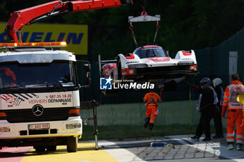 2024-05-11 - 05 CAMPBELL Matt (aus), CHRISTENSEN Michael (dnk), MAKOWIECKI Frédéric (fra), Porsche Penske Motorsport, Porsche 963 #05, Hypercar, action, crash, accident, during the 2024 TotalEnergies 6 Hours of Spa-Francorchamps, 3rd round of the 2024 FIA World Endurance Championship, from May 8 to 11, 2024 on the Circuit de Spa-Francorchamps in Stavelot, Belgium - FIA WEC - 6 HOURS OF SPA-FRANCORCHAMPS 2024 - ENDURANCE - MOTORS