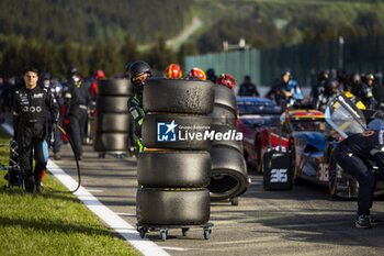 2024-05-11 - TF Sport mecaniciens, mechanics during the 2024 TotalEnergies 6 Hours of Spa-Francorchamps, 3rd round of the 2024 FIA World Endurance Championship, from May 8 to 11, 2024 on the Circuit de Spa-Francorchamps in Stavelot, Belgium - FIA WEC - 6 HOURS OF SPA-FRANCORCHAMPS 2024 - ENDURANCE - MOTORS