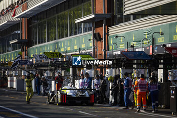 2024-05-11 - 94 DUVAL Loïc (fra), DI RESTA Paul (gbr), Peugeot TotalEnergies, Peugeot 9x8 #94, Hypercar, action pit stop during the 2024 TotalEnergies 6 Hours of Spa-Francorchamps, 3rd round of the 2024 FIA World Endurance Championship, from May 8 to 11, 2024 on the Circuit de Spa-Francorchamps in Stavelot, Belgium - FIA WEC - 6 HOURS OF SPA-FRANCORCHAMPS 2024 - ENDURANCE - MOTORS