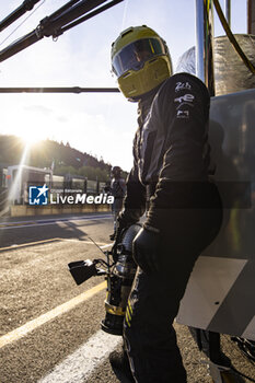 2024-05-11 - Peugeot TotalEnergies pit stop during the 2024 TotalEnergies 6 Hours of Spa-Francorchamps, 3rd round of the 2024 FIA World Endurance Championship, from May 8 to 11, 2024 on the Circuit de Spa-Francorchamps in Stavelot, Belgium - FIA WEC - 6 HOURS OF SPA-FRANCORCHAMPS 2024 - ENDURANCE - MOTORS