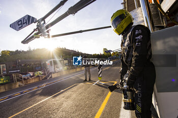 2024-05-11 - Peugeot TotalEnergies pit stop during the 2024 TotalEnergies 6 Hours of Spa-Francorchamps, 3rd round of the 2024 FIA World Endurance Championship, from May 8 to 11, 2024 on the Circuit de Spa-Francorchamps in Stavelot, Belgium - FIA WEC - 6 HOURS OF SPA-FRANCORCHAMPS 2024 - ENDURANCE - MOTORS