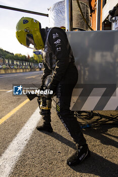 2024-05-11 - Peugeot TotalEnergies pit stop during the 2024 TotalEnergies 6 Hours of Spa-Francorchamps, 3rd round of the 2024 FIA World Endurance Championship, from May 8 to 11, 2024 on the Circuit de Spa-Francorchamps in Stavelot, Belgium - FIA WEC - 6 HOURS OF SPA-FRANCORCHAMPS 2024 - ENDURANCE - MOTORS