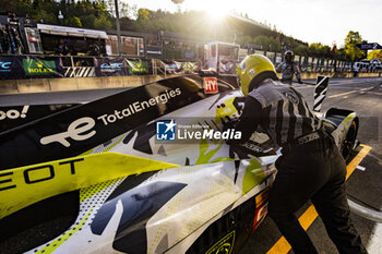 2024-05-11 - Peugeot TotalEnergies pit stop during the 2024 TotalEnergies 6 Hours of Spa-Francorchamps, 3rd round of the 2024 FIA World Endurance Championship, from May 8 to 11, 2024 on the Circuit de Spa-Francorchamps in Stavelot, Belgium - FIA WEC - 6 HOURS OF SPA-FRANCORCHAMPS 2024 - ENDURANCE - MOTORS