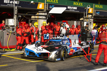 2024-05-11 - 15 VANTHOOR Dries (bel), MARCIELLO Raffaele (swi), WITTMANN Marco (ger), BMW M Team WRT, BMW Hybrid V8 #15, Hypercar, action pit stop during the 2024 TotalEnergies 6 Hours of Spa-Francorchamps, 3rd round of the 2024 FIA World Endurance Championship, from May 8 to 11, 2024 on the Circuit de Spa-Francorchamps in Stavelot, Belgium - FIA WEC - 6 HOURS OF SPA-FRANCORCHAMPS 2024 - ENDURANCE - MOTORS