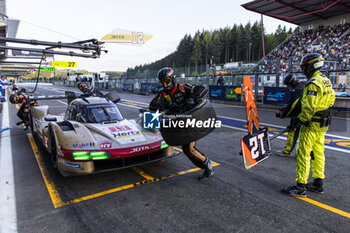 2024-05-11 - 12 STEVENS Will (gbr), ILOTT Callum (gbr), Hertz Team Jota, Porsche 963 #12, Hypercar, pit stop during the 2024 TotalEnergies 6 Hours of Spa-Francorchamps, 3rd round of the 2024 FIA World Endurance Championship, from May 8 to 11, 2024 on the Circuit de Spa-Francorchamps in Stavelot, Belgium - FIA WEC - 6 HOURS OF SPA-FRANCORCHAMPS 2024 - ENDURANCE - MOTORS