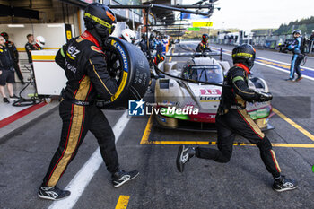 2024-05-11 - 12 STEVENS Will (gbr), ILOTT Callum (gbr), Hertz Team Jota, Porsche 963 #12, Hypercar, pit stop during the 2024 TotalEnergies 6 Hours of Spa-Francorchamps, 3rd round of the 2024 FIA World Endurance Championship, from May 8 to 11, 2024 on the Circuit de Spa-Francorchamps in Stavelot, Belgium - FIA WEC - 6 HOURS OF SPA-FRANCORCHAMPS 2024 - ENDURANCE - MOTORS