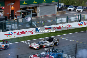 2024-05-11 - 12 STEVENS Will (gbr), ILOTT Callum (gbr), Hertz Team Jota, Porsche 963 #12, Hypercar, action finish line, arrivee, during the 2024 TotalEnergies 6 Hours of Spa-Francorchamps, 3rd round of the 2024 FIA World Endurance Championship, from May 8 to 11, 2024 on the Circuit de Spa-Francorchamps in Stavelot, Belgium - FIA WEC - 6 HOURS OF SPA-FRANCORCHAMPS 2024 - ENDURANCE - MOTORS