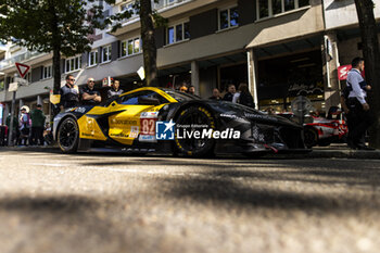 2024-06-07 - 82 JUNCADELLA Daniel (spa), BAUD Sébastien (fra), KOIZUMI Hiroshi (jpn), TF Sport, Corvette Z06 GT3.R #82, LM GT3, FIA WEC, ambiance during the Scrutineering of the 2024 24 Hours of Le Mans, 4th round of the 2024 FIA World Endurance Championship, on the Place de la République, from June 7 to 8, 2024 in Le Mans, France - 24 HEURES DU MANS 2024 - SCRUTINEERING - ENDURANCE - MOTORS