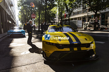 2024-06-07 - 88 OLSEN Dennis (dnk), PEDERSEN Mikkel (dnk), RODA Giorgio (ita), Proton Competition, Ford Mustang GT3 #88, LM GT3, FIA WEC, ambiance during the Scrutineering of the 2024 24 Hours of Le Mans, 4th round of the 2024 FIA World Endurance Championship, on the Place de la République, from June 7 to 8, 2024 in Le Mans, France - 24 HEURES DU MANS 2024 - SCRUTINEERING - ENDURANCE - MOTORS