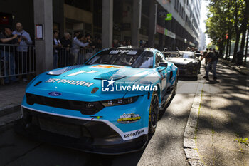 2024-06-07 - 77 BARKER Ben (gbr), HARDWICK Ryan (usa), ROBICHON Zacharie (can), Proton Competition, Ford Mustang GT3 #77, LM GT3, FIA WEC, ambiance during the Scrutineering of the 2024 24 Hours of Le Mans, 4th round of the 2024 FIA World Endurance Championship, on the Place de la République, from June 7 to 8, 2024 in Le Mans, France - 24 HEURES DU MANS 2024 - SCRUTINEERING - ENDURANCE - MOTORS