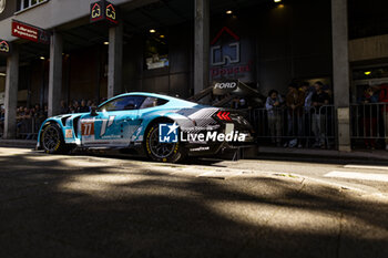 2024-06-07 - 77 BARKER Ben (gbr), HARDWICK Ryan (usa), ROBICHON Zacharie (can), Proton Competition, Ford Mustang GT3 #77, LM GT3, FIA WEC, ambiance during the Scrutineering of the 2024 24 Hours of Le Mans, 4th round of the 2024 FIA World Endurance Championship, on the Place de la République, from June 7 to 8, 2024 in Le Mans, France - 24 HEURES DU MANS 2024 - SCRUTINEERING - ENDURANCE - MOTORS