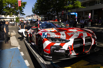 2024-06-07 - 31 FARFUS Augusto (bra), GELAEL Sean (ind), LEUNG Darren (gbr), Team WRT, BMW M4 GT3 #31, LM GT3, FIA WEC, ambiance during the Scrutineering of the 2024 24 Hours of Le Mans, 4th round of the 2024 FIA World Endurance Championship, on the Place de la République, from June 7 to 8, 2024 in Le Mans, France - 24 HEURES DU MANS 2024 - SCRUTINEERING - ENDURANCE - MOTORS