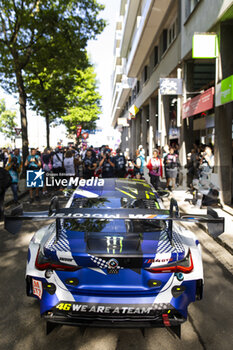 2024-06-07 - 46 MARTIN Maxime (bel), ROSSI Valentino (ita), AL HARTHY Ahmad (omn), Team WRT, BMW M4 GT3 #46, LM GT3 #44, FIA WEC, ambiance during the Scrutineering of the 2024 24 Hours of Le Mans, 4th round of the 2024 FIA World Endurance Championship, on the Place de la République, from June 7 to 8, 2024 in Le Mans, France - 24 HEURES DU MANS 2024 - SCRUTINEERING - ENDURANCE - MOTORS