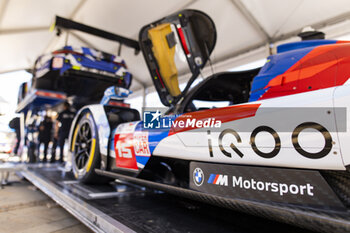 2024-06-07 - 15 VANTHOOR Dries (bel), MARCIELLO Raffaele (swi), WITTMANN Marco (ger), BMW M Team WRT, BMW Hybrid V8 #15, Hypercar, FIA WEC, ambiance during the Scrutineering of the 2024 24 Hours of Le Mans, 4th round of the 2024 FIA World Endurance Championship, on the Place de la République, from June 7 to 8, 2024 in Le Mans, France - 24 HEURES DU MANS 2024 - SCRUTINEERING - ENDURANCE - MOTORS