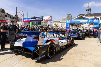 2024-06-07 - 15 VANTHOOR Dries (bel), MARCIELLO Raffaele (swi), WITTMANN Marco (ger), BMW M Team WRT, BMW Hybrid V8 #15, Hypercar, FIA WEC, ambiance during the Scrutineering of the 2024 24 Hours of Le Mans, 4th round of the 2024 FIA World Endurance Championship, on the Place de la République, from June 7 to 8, 2024 in Le Mans, France - 24 HEURES DU MANS 2024 - SCRUTINEERING - ENDURANCE - MOTORS