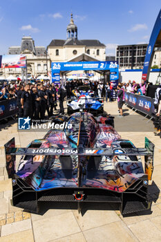 2024-06-07 - 20 VAN DER LINDE Sheldon (zaf), FRIJNS Robin (nld), RAST René (ger), BMW M Team WRT, BMW Hybrid V8 #20, Hypercar, FIA WEC, ambiance during the Scrutineering of the 2024 24 Hours of Le Mans, 4th round of the 2024 FIA World Endurance Championship, on the Place de la République, from June 7 to 8, 2024 in Le Mans, France - 24 HEURES DU MANS 2024 - SCRUTINEERING - ENDURANCE - MOTORS