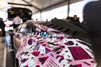 2024-06-07 - 85 BOVY Sarah (bel), FREY Rahel (swi), GATTING Michelle (dnk), Iron Dames, Lamborghini Huracan GT3 Evo2 #85, LM GT3, FIA WEC, ambiance during the Scrutineering of the 2024 24 Hours of Le Mans, 4th round of the 2024 FIA World Endurance Championship, on the Place de la République, from June 7 to 8, 2024 in Le Mans, France - 24 HEURES DU MANS 2024 - SCRUTINEERING - ENDURANCE - MOTORS