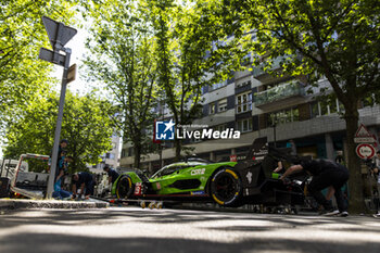 2024-06-07 - 19 GROSJEAN Romain (fra), CALDARELLI Andrea (ita), CAIROLI Matteo (ita), Lamborghini Iron Lynx, Lamborghini SC63 #19, Hypercar, ambiance during the Scrutineering of the 2024 24 Hours of Le Mans, 4th round of the 2024 FIA World Endurance Championship, on the Place de la République, from June 7 to 8, 2024 in Le Mans, France - 24 HEURES DU MANS 2024 - SCRUTINEERING - ENDURANCE - MOTORS