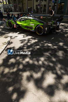 2024-06-07 - 19 GROSJEAN Romain (fra), CALDARELLI Andrea (ita), CAIROLI Matteo (ita), Lamborghini Iron Lynx, Lamborghini SC63 #19, Hypercar, ambiance during the Scrutineering of the 2024 24 Hours of Le Mans, 4th round of the 2024 FIA World Endurance Championship, on the Place de la République, from June 7 to 8, 2024 in Le Mans, France - 24 HEURES DU MANS 2024 - SCRUTINEERING - ENDURANCE - MOTORS