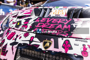 2024-06-07 - 85 BOVY Sarah (bel), FREY Rahel (swi), GATTING Michelle (dnk), Iron Dames, Lamborghini Huracan GT3 Evo2 #85, LM GT3, FIA WEC, ambiance during the Scrutineering of the 2024 24 Hours of Le Mans, 4th round of the 2024 FIA World Endurance Championship, on the Place de la République, from June 7 to 8, 2024 in Le Mans, France - 24 HEURES DU MANS 2024 - SCRUTINEERING - ENDURANCE - MOTORS