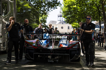 2024-06-07 - 35 MILESI Charles (fra), HABSBURG-Lothringen Ferdinand (aut), CHATIN Paul-Loup (fra), Alpine Endurance Team #35, Alpine A424, Hypercar, FIA WEC, ambiance during the Scrutineering of the 2024 24 Hours of Le Mans, 4th round of the 2024 FIA World Endurance Championship, on the Place de la République, from June 7 to 8, 2024 in Le Mans, France - 24 HEURES DU MANS 2024 - SCRUTINEERING - ENDURANCE - MOTORS