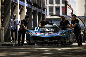 2024-06-07 - 35 MILESI Charles (fra), HABSBURG-Lothringen Ferdinand (aut), CHATIN Paul-Loup (fra), Alpine Endurance Team #35, Alpine A424, Hypercar, FIA WEC, ambiance during the Scrutineering of the 2024 24 Hours of Le Mans, 4th round of the 2024 FIA World Endurance Championship, on the Place de la République, from June 7 to 8, 2024 in Le Mans, France - 24 HEURES DU MANS 2024 - SCRUTINEERING - ENDURANCE - MOTORS