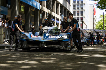 2024-06-07 - 35 MILESI Charles (fra), HABSBURG-Lothringen Ferdinand (aut), CHATIN Paul-Loup (fra), Alpine Endurance Team #35, Alpine A424, Hypercar, FIA WEC, ambiance during the Scrutineering of the 2024 24 Hours of Le Mans, 4th round of the 2024 FIA World Endurance Championship, on the Place de la République, from June 7 to 8, 2024 in Le Mans, France - 24 HEURES DU MANS 2024 - SCRUTINEERING - ENDURANCE - MOTORS