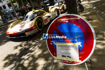 2024-06-07 - Ambiance during the Scrutineering of the 2024 24 Hours of Le Mans, 4th round of the 2024 FIA World Endurance Championship, on the Place de la République, from June 7 to 8, 2024 in Le Mans, France - 24 HEURES DU MANS 2024 - SCRUTINEERING - ENDURANCE - MOTORS