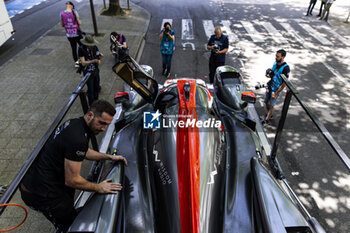 2024-06-07 - 47 RAO Naveen (usa), BELL Matthew (gbr), VESTI Frédérik (dnk), Cool Racing, Oreca 07 - Gibson #47, LMP2 PRO/AM, ambiance during the Scrutineering of the 2024 24 Hours of Le Mans, 4th round of the 2024 FIA World Endurance Championship, on the Place de la République, from June 7 to 8, 2024 in Le Mans, France - 24 HEURES DU MANS 2024 - SCRUTINEERING - ENDURANCE - MOTORS