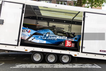 2024-06-07 - 36 VAXIVIERE Matthieu (fra), SCHUMACHER Mick (ger), LAPIERRE Nicolas (fra), Alpine Endurance Team, Alpine A424 #36, Hypercar, FIA WEC, ambiance during the Scrutineering of the 2024 24 Hours of Le Mans, 4th round of the 2024 FIA World Endurance Championship, on the Place de la République, from June 7 to 8, 2024 in Le Mans, France - 24 HEURES DU MANS 2024 - SCRUTINEERING - ENDURANCE - MOTORS