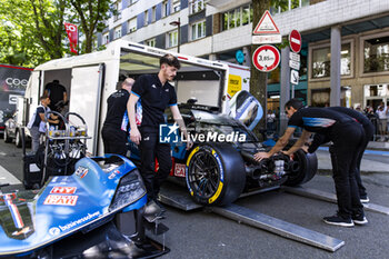 2024-06-07 - 36 VAXIVIERE Matthieu (fra), SCHUMACHER Mick (ger), LAPIERRE Nicolas (fra), Alpine Endurance Team, Alpine A424 #36, Hypercar, FIA WEC, ambiance during the Scrutineering of the 2024 24 Hours of Le Mans, 4th round of the 2024 FIA World Endurance Championship, on the Place de la République, from June 7 to 8, 2024 in Le Mans, France - 24 HEURES DU MANS 2024 - SCRUTINEERING - ENDURANCE - MOTORS