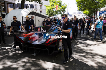 2024-06-07 - 35 MILESI Charles (fra), HABSBURG-Lothringen Ferdinand (aut), CHATIN Paul-Loup (fra), Alpine Endurance Team #35, Alpine A424, Hypercar, FIA WEC, ambiance during the Scrutineering of the 2024 24 Hours of Le Mans, 4th round of the 2024 FIA World Endurance Championship, on the Place de la République, from June 7 to 8, 2024 in Le Mans, France - 24 HEURES DU MANS 2024 - SCRUTINEERING - ENDURANCE - MOTORS