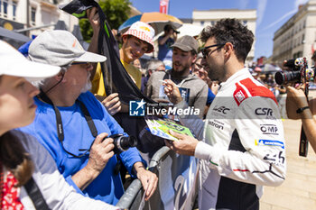 2024-06-07 - CALDARELLI Andrea (ita), Lamborghini Iron Lynx, Lamborghini SC63 #19, Hypercar, portrait during the Scrutineering of the 2024 24 Hours of Le Mans, 4th round of the 2024 FIA World Endurance Championship, on the Place de la République, from June 7 to 8, 2024 in Le Mans, France - 24 HEURES DU MANS 2024 - SCRUTINEERING - ENDURANCE - MOTORS