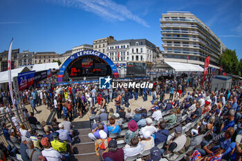 2024-06-07 - ambiance during the Scrutineering of the 2024 24 Hours of Le Mans, 4th round of the 2024 FIA World Endurance Championship, on the Place de la République, from June 7 to 8, 2024 in Le Mans, France - 24 HEURES DU MANS 2024 - SCRUTINEERING - ENDURANCE - MOTORS