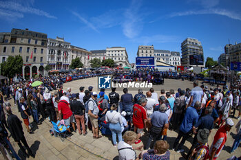 2024-06-07 - 23 KEATING Ben (usa), ALBUQUERQUE Filipe (prt), HANLEY Ben (gbr), United Autosports USA, Oreca 07 - Gibson #23 PRO/AM, LMP2, action, 22 JARVIS Oliver (gbr), GARG Bijoy (usa), SIEGEL Nolan (usa), United Autosports, Oreca 07 - Gibson #22, LMP2, action during the Scrutineering of the 2024 24 Hours of Le Mans, 4th round of the 2024 FIA World Endurance Championship, on the Place de la République, from June 7 to 8, 2024 in Le Mans, France - 24 HEURES DU MANS 2024 - SCRUTINEERING - ENDURANCE - MOTORS