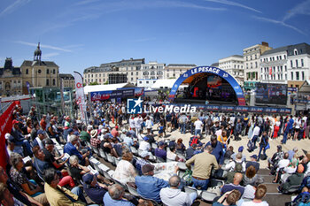 2024-06-07 - ambiance during the Scrutineering of the 2024 24 Hours of Le Mans, 4th round of the 2024 FIA World Endurance Championship, on the Place de la République, from June 7 to 8, 2024 in Le Mans, France - 24 HEURES DU MANS 2024 - SCRUTINEERING - ENDURANCE - MOTORS