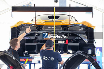 2024-06-07 - 95 SATO Marino (jpn), PINO Nico (chl), HAMAGHUCHI Hiroshi (jpn), United Autosports, McLaren 720S GT3 Evo #95, LM GT3, FIA WEC, action during the Scrutineering of the 2024 24 Hours of Le Mans, 4th round of the 2024 FIA World Endurance Championship, on the Place de la République, from June 7 to 8, 2024 in Le Mans, France - 24 HEURES DU MANS 2024 - SCRUTINEERING - ENDURANCE - MOTORS