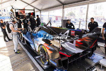 2024-06-07 - 35 MILESI Charles (fra), HABSBURG-Lothringen Ferdinand (aut), CHATIN Paul-Loup (fra), Alpine Endurance Team #35, Alpine A424, Hypercar, FIA WEC, ambiance during the Scrutineering of the 2024 24 Hours of Le Mans, 4th round of the 2024 FIA World Endurance Championship, on the Place de la République, from June 7 to 8, 2024 in Le Mans, France - 24 HEURES DU MANS 2024 - SCRUTINEERING - ENDURANCE - MOTORS