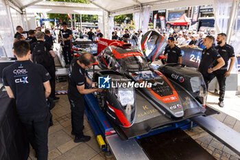 2024-06-07 - 47 RAO Naveen (usa), BELL Matthew (gbr), VESTI Frédérik (dnk), Cool Racing, Oreca 07 - Gibson #47, LMP2 PRO/AM, ambiance during the Scrutineering of the 2024 24 Hours of Le Mans, 4th round of the 2024 FIA World Endurance Championship, on the Place de la République, from June 7 to 8, 2024 in Le Mans, France - 24 HEURES DU MANS 2024 - SCRUTINEERING - ENDURANCE - MOTORS