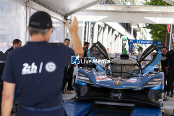 2024-06-07 - 35 MILESI Charles (fra), HABSBURG-Lothringen Ferdinand (aut), CHATIN Paul-Loup (fra), Alpine Endurance Team #35, Alpine A424, Hypercar, FIA WEC, ambiance during the Scrutineering of the 2024 24 Hours of Le Mans, 4th round of the 2024 FIA World Endurance Championship, on the Place de la République, from June 7 to 8, 2024 in Le Mans, France - 24 HEURES DU MANS 2024 - SCRUTINEERING - ENDURANCE - MOTORS