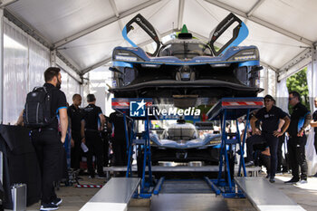 2024-06-07 - 35 MILESI Charles (fra), HABSBURG-Lothringen Ferdinand (aut), CHATIN Paul-Loup (fra), Alpine Endurance Team #35, Alpine A424, Hypercar, FIA WEC, ambiance during the Scrutineering of the 2024 24 Hours of Le Mans, 4th round of the 2024 FIA World Endurance Championship, on the Place de la République, from June 7 to 8, 2024 in Le Mans, France - 24 HEURES DU MANS 2024 - SCRUTINEERING - ENDURANCE - MOTORS