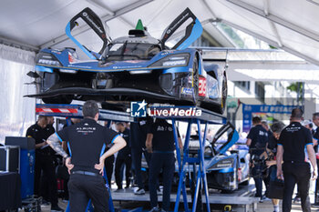 2024-06-07 - 35 MILESI Charles (fra), HABSBURG-Lothringen Ferdinand (aut), CHATIN Paul-Loup (fra), Alpine Endurance Team #35, Alpine A424, Hypercar, FIA WEC, ambiance during the Scrutineering of the 2024 24 Hours of Le Mans, 4th round of the 2024 FIA World Endurance Championship, on the Place de la République, from June 7 to 8, 2024 in Le Mans, France - 24 HEURES DU MANS 2024 - SCRUTINEERING - ENDURANCE - MOTORS