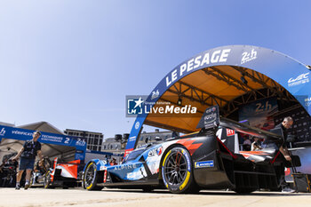 2024-06-07 - 35 MILESI Charles (fra), HABSBURG-Lothringen Ferdinand (aut), CHATIN Paul-Loup (fra), Alpine Endurance Team #35, Alpine A424, Hypercar, FIA WEC, ambiance during the Scrutineering of the 2024 24 Hours of Le Mans, 4th round of the 2024 FIA World Endurance Championship, on the Place de la République, from June 7 to 8, 2024 in Le Mans, France - 24 HEURES DU MANS 2024 - SCRUTINEERING - ENDURANCE - MOTORS