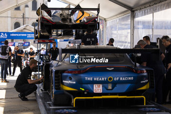 2024-06-07 - 36 VAXIVIERE Matthieu (fra), SCHUMACHER Mick (ger), LAPIERRE Nicolas (fra), Alpine Endurance Team, Alpine A424 #36, Hypercar, FIA WEC, ambiance during the Scrutineering of the 2024 24 Hours of Le Mans, 4th round of the 2024 FIA World Endurance Championship, on the Place de la République, from June 7 to 8, 2024 in Le Mans, France - 24 HEURES DU MANS 2024 - SCRUTINEERING - ENDURANCE - MOTORS