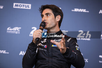 2024-06-07 - CHATIN Paul-Loup (fra), Alpine Endurance Team #35, Alpine A424, Hypercar, FIA WEC, portrait during the Scrutineering of the 2024 24 Hours of Le Mans, 4th round of the 2024 FIA World Endurance Championship, on the Place de la République, from June 7 to 8, 2024 in Le Mans, France - 24 HEURES DU MANS 2024 - SCRUTINEERING - ENDURANCE - MOTORS